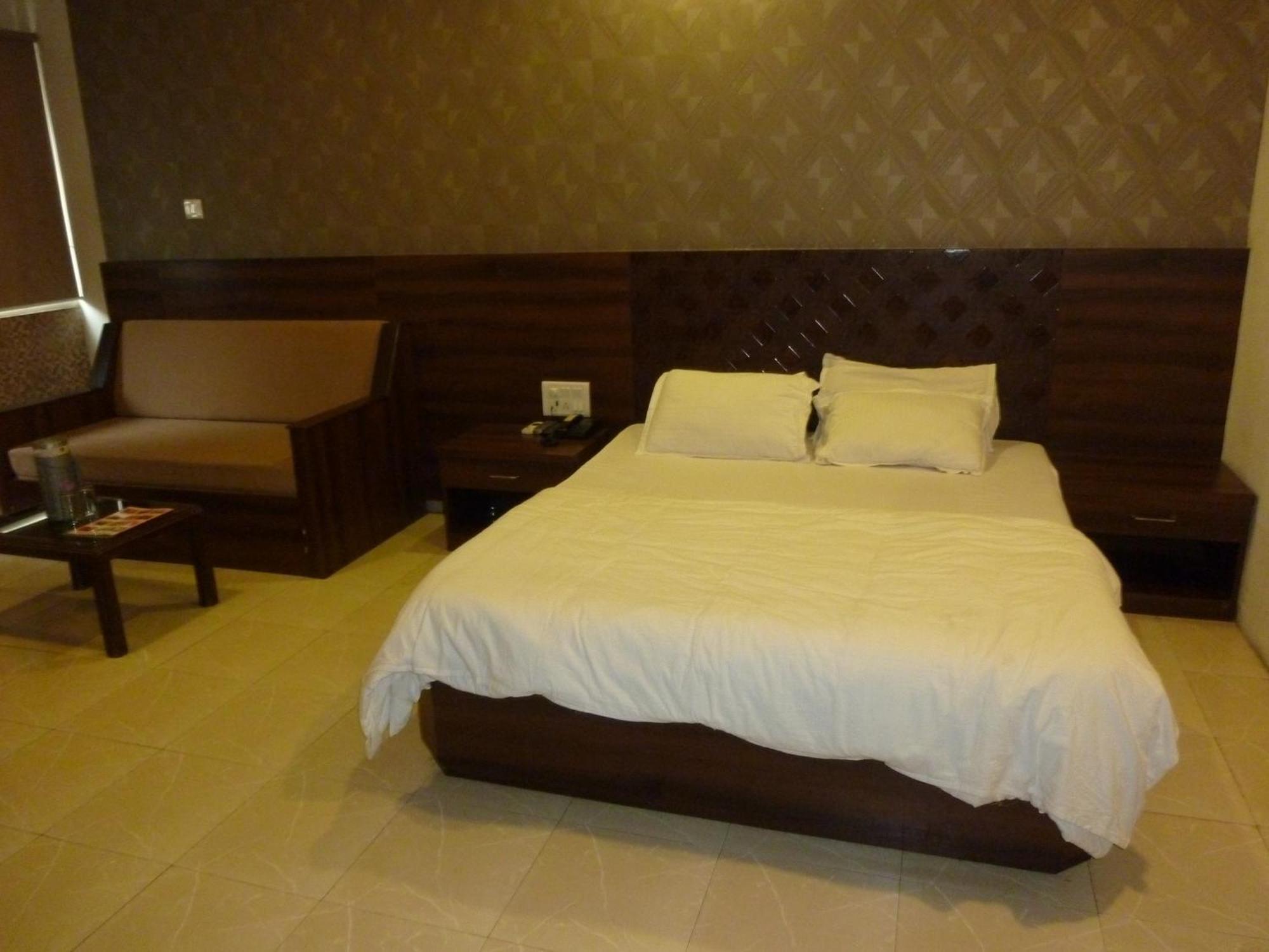 Hotel Regal Palace Мумбаи Номер фото