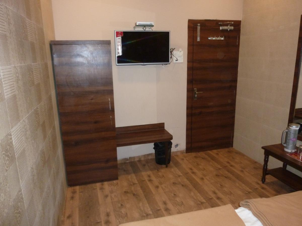 Hotel Regal Palace Мумбаи Экстерьер фото