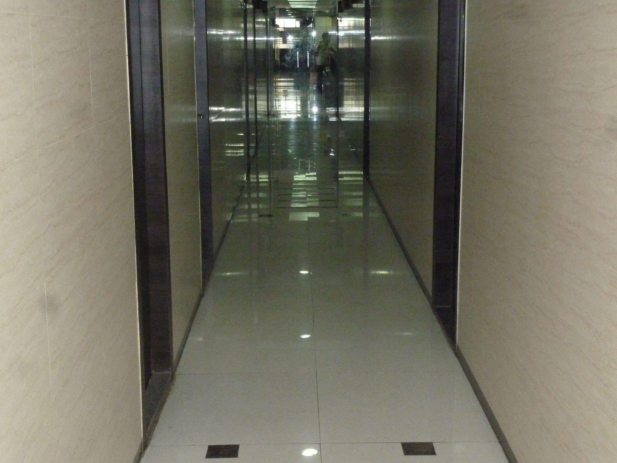 Hotel Regal Palace Мумбаи Экстерьер фото