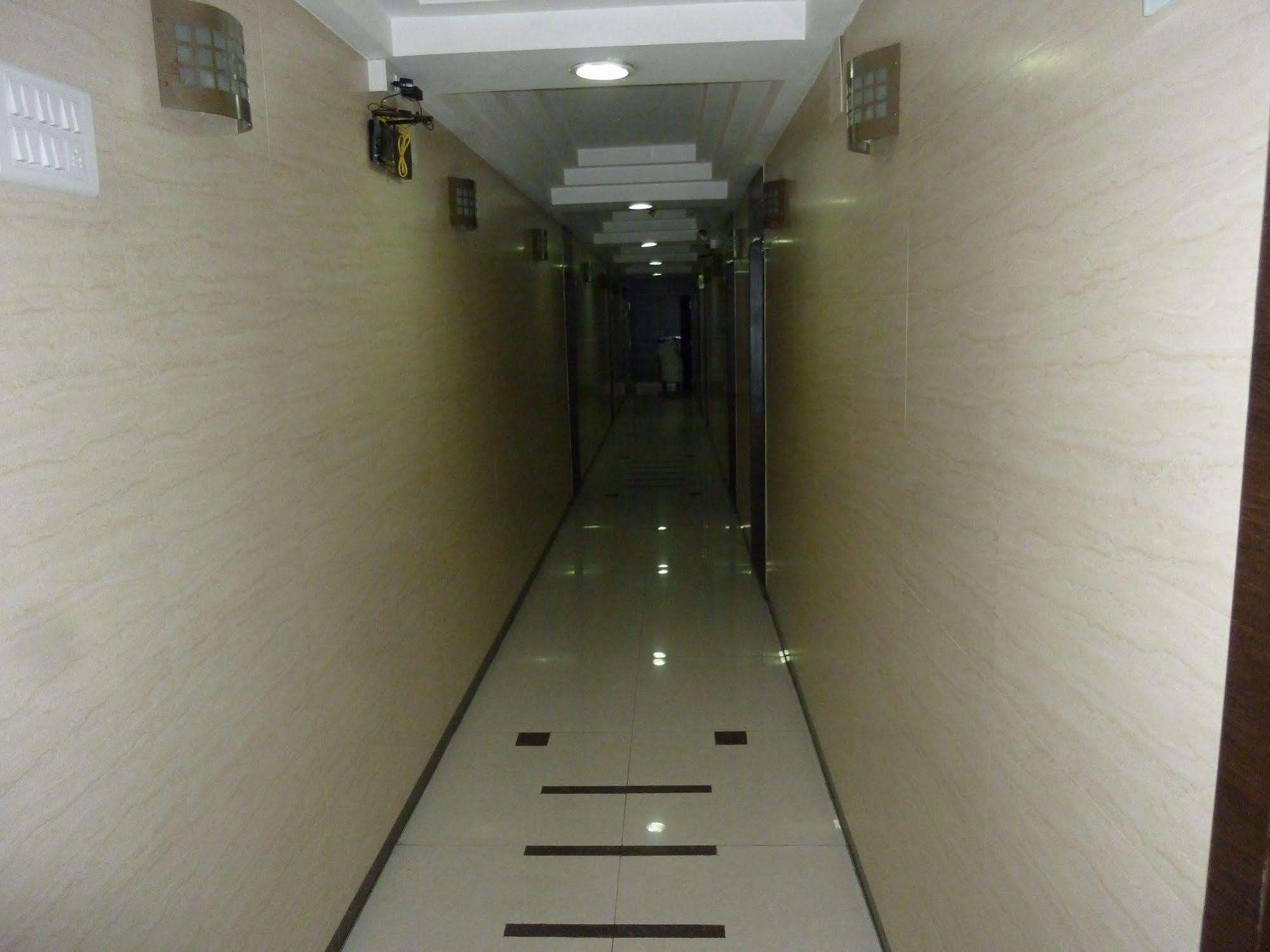 Hotel Regal Palace Мумбаи Экстерьер фото